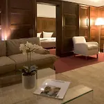 Ellington Hotel