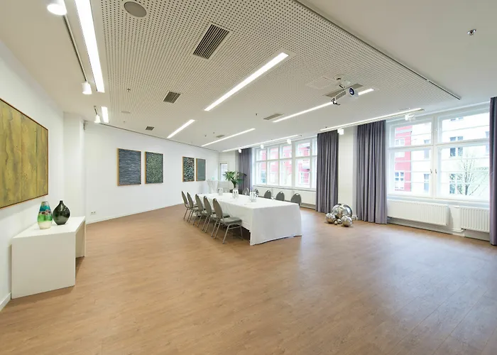 Ellington فندق 4*